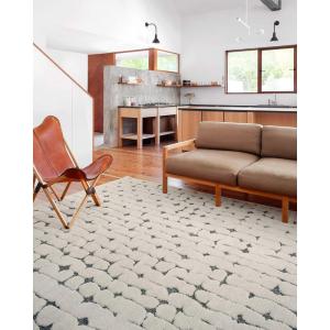 Loloi Hagen Collection HAG-03 White/Sky 6′-7″ x 9′-2″ Area Rug(White / Navy)