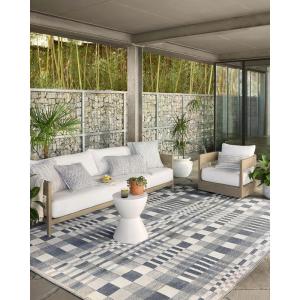 Loloi Rainier Collection RAI-03 Natural/Ivory 5′-3″ x 7′-7″ Area Rug(Ivory / Denim)